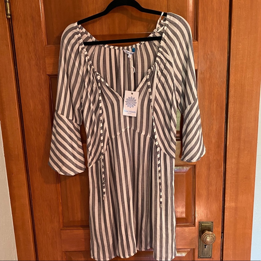 Never worn, loosely fitted dress. Super cute!